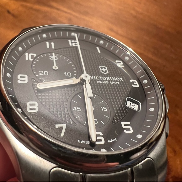 VICTORINOX SWISS ARMY Officers Chronograph Watch - Picture 4 of 13